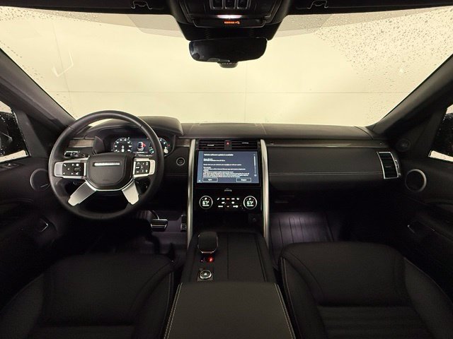 Used 2025 Land Rover Discovery Metropolitan Edition AWD/4WD image 15