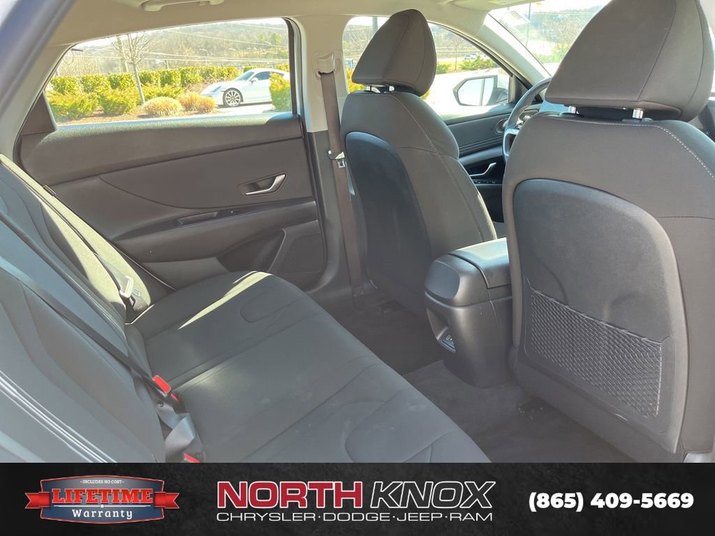 Used 2025 Hyundai Elantra SEL image 24