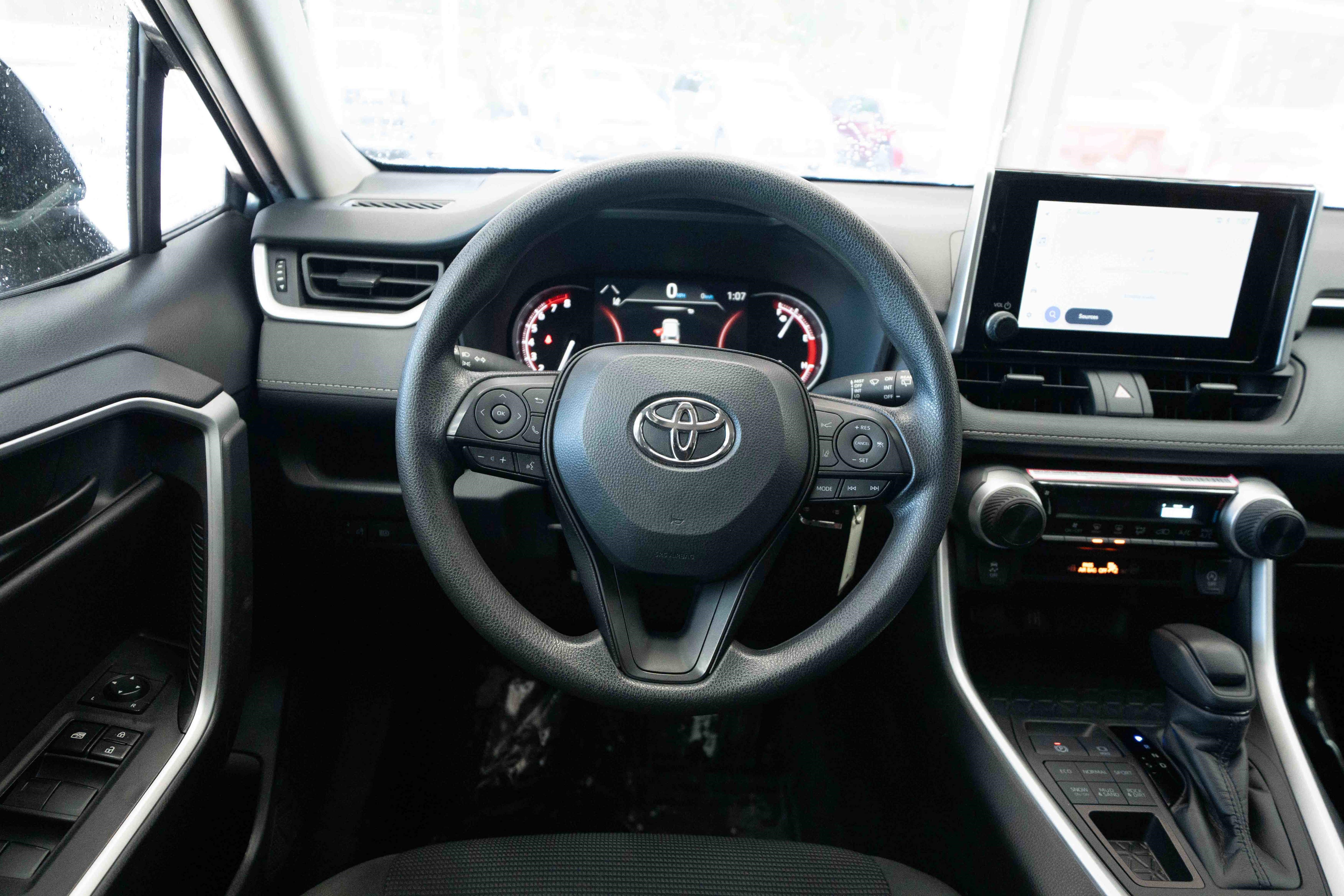 Used 2024 Toyota RAV4 LE image 21