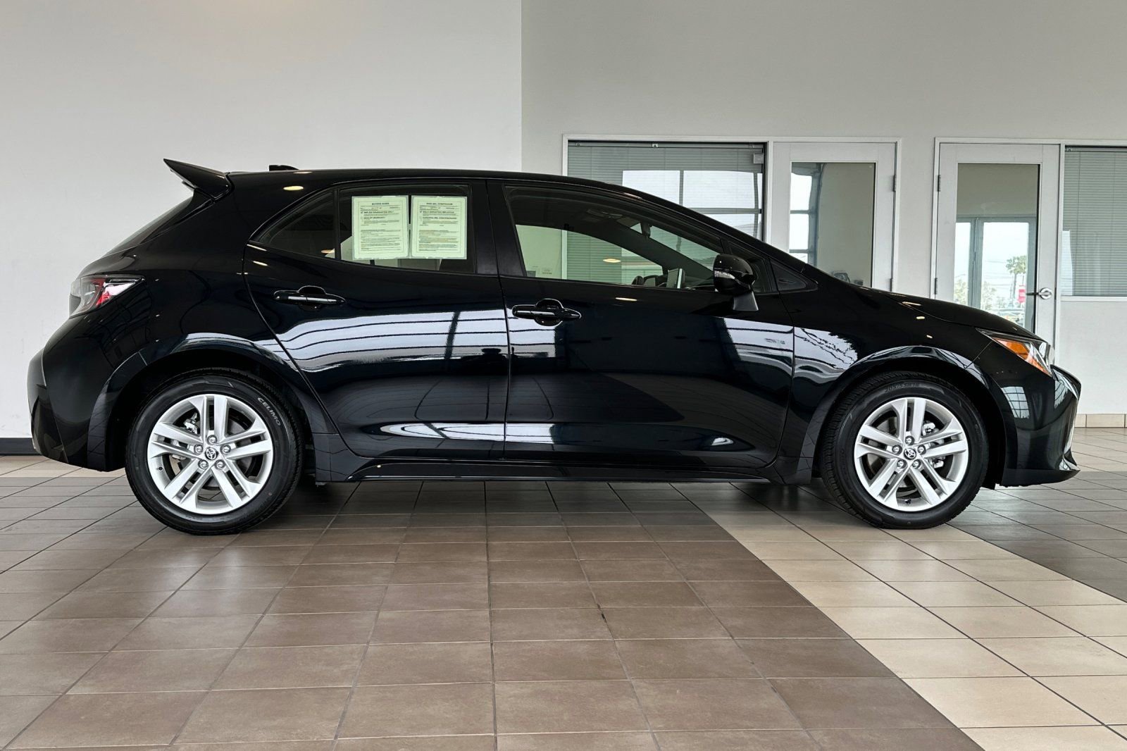 Certified 2019 Toyota Corolla SE w/ Protection Package FWD image 3