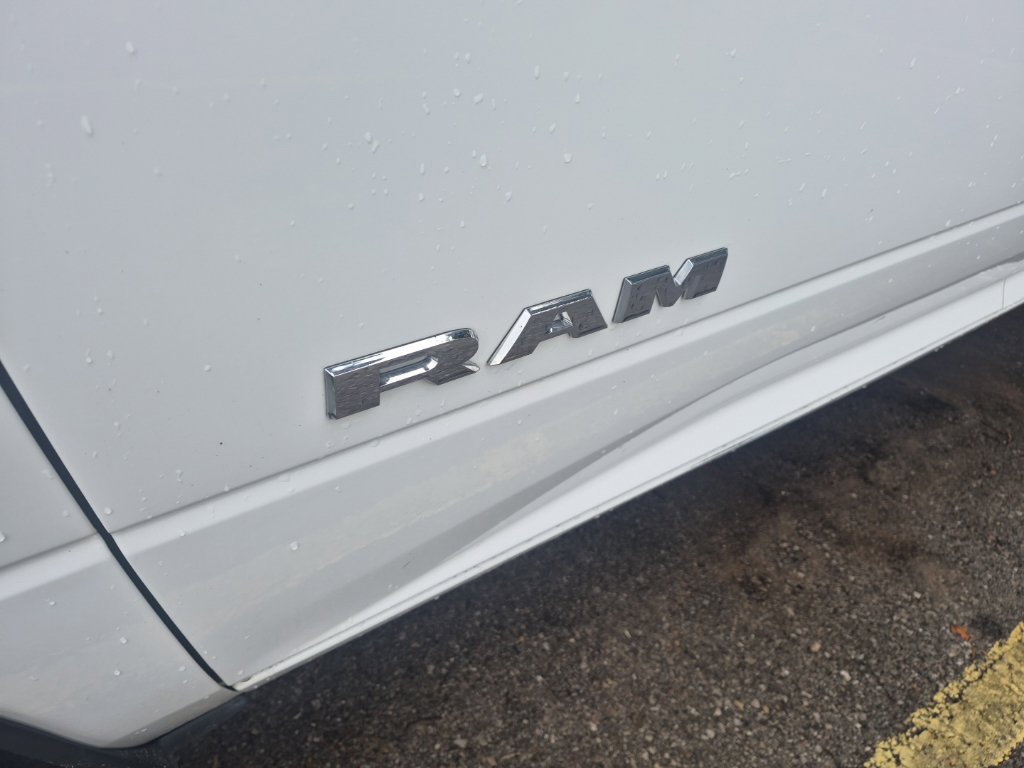Used 2022 RAM 3500 Tradesman w/ Chrome Appearance Group AWD/4WD image 9