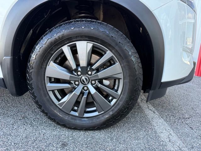 Used 2022 Nissan Pathfinder SV image 11