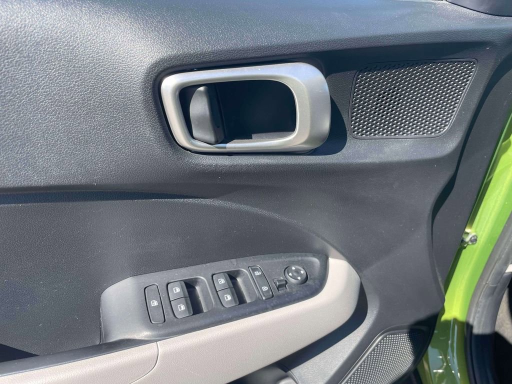 Used 2023 Hyundai Venue SEL image 17