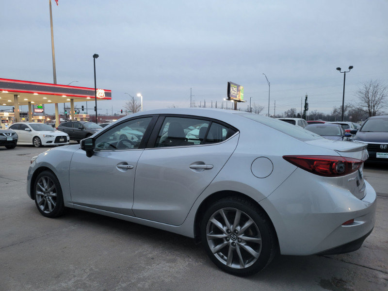 Used 2018 MAZDA MAZDA3 Touring image 5
