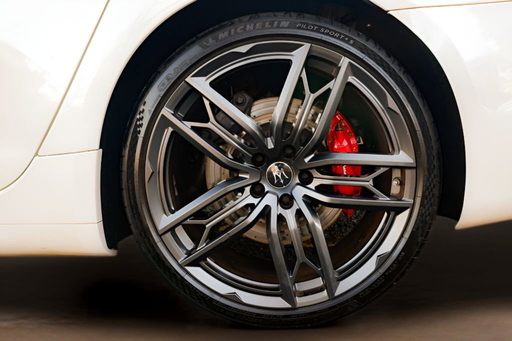 Used 2022 Maserati Quattroporte Modena image 36