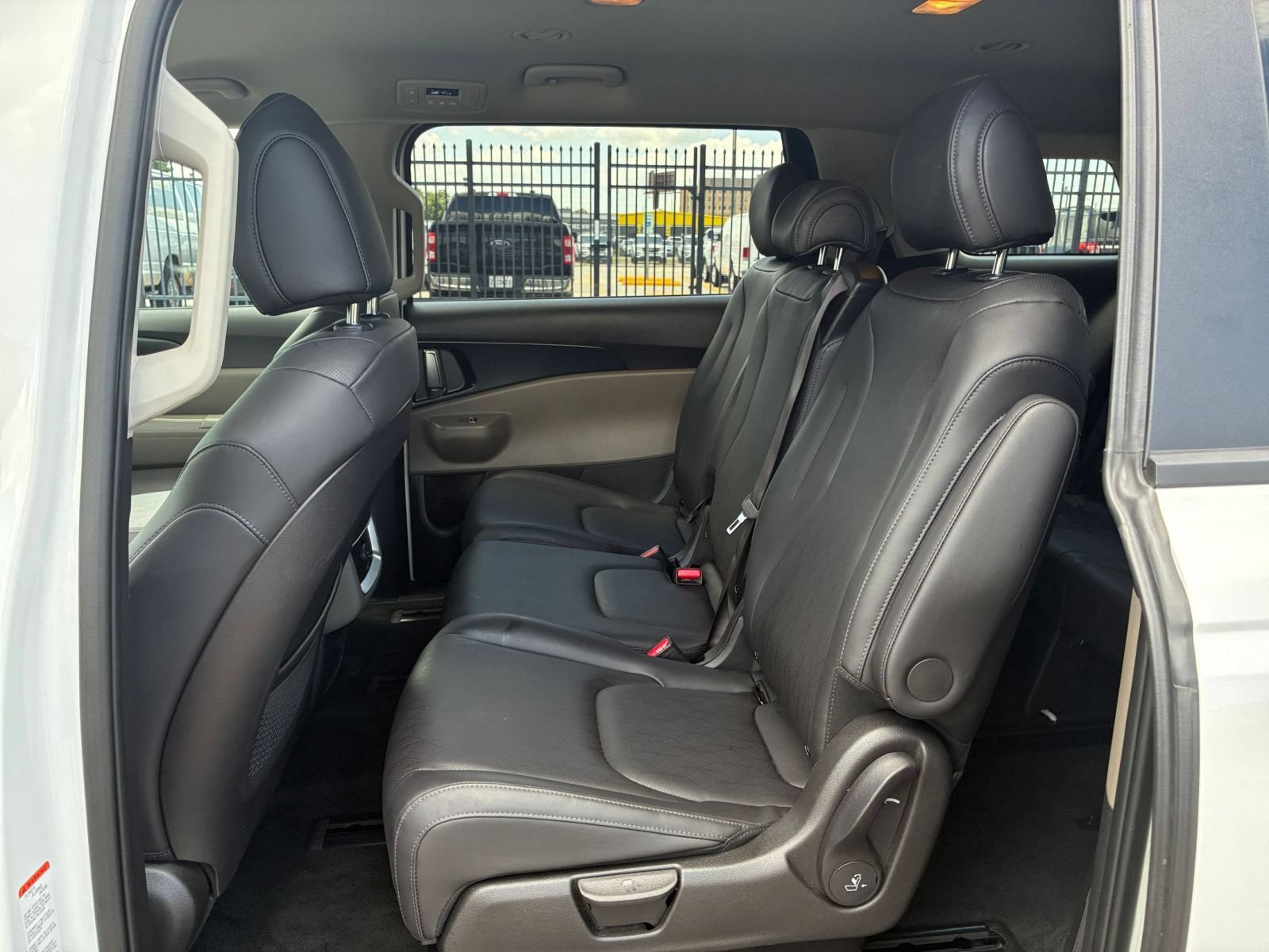 Used 2026 Kia Carnival FWD image 23
