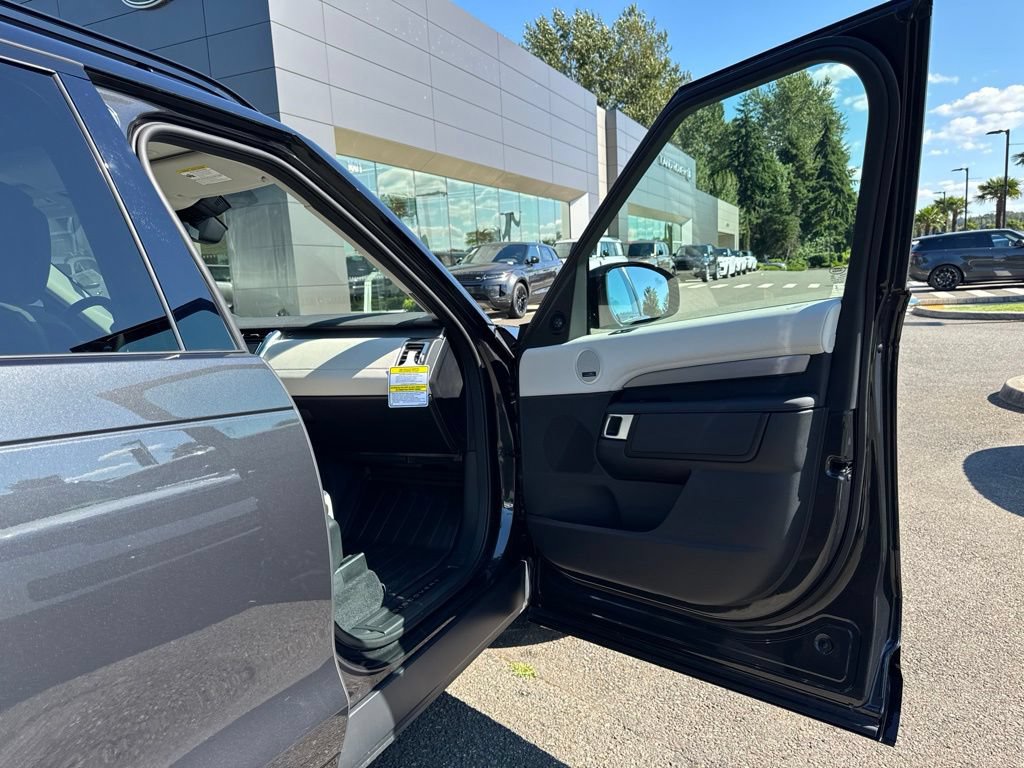 New 2026 Land Rover Discovery Dynamic SE AWD/4WD image 19