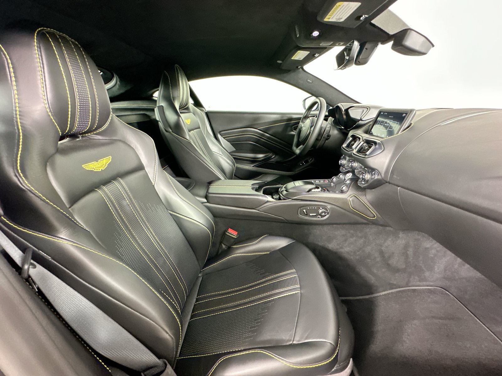Used 2019 Aston Martin V8 Vantage Coupe RWD image 35