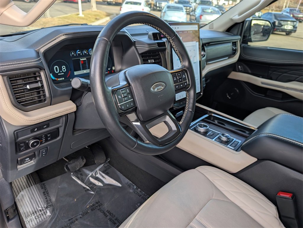 Used 2024 Ford Expedition Platinum image 10