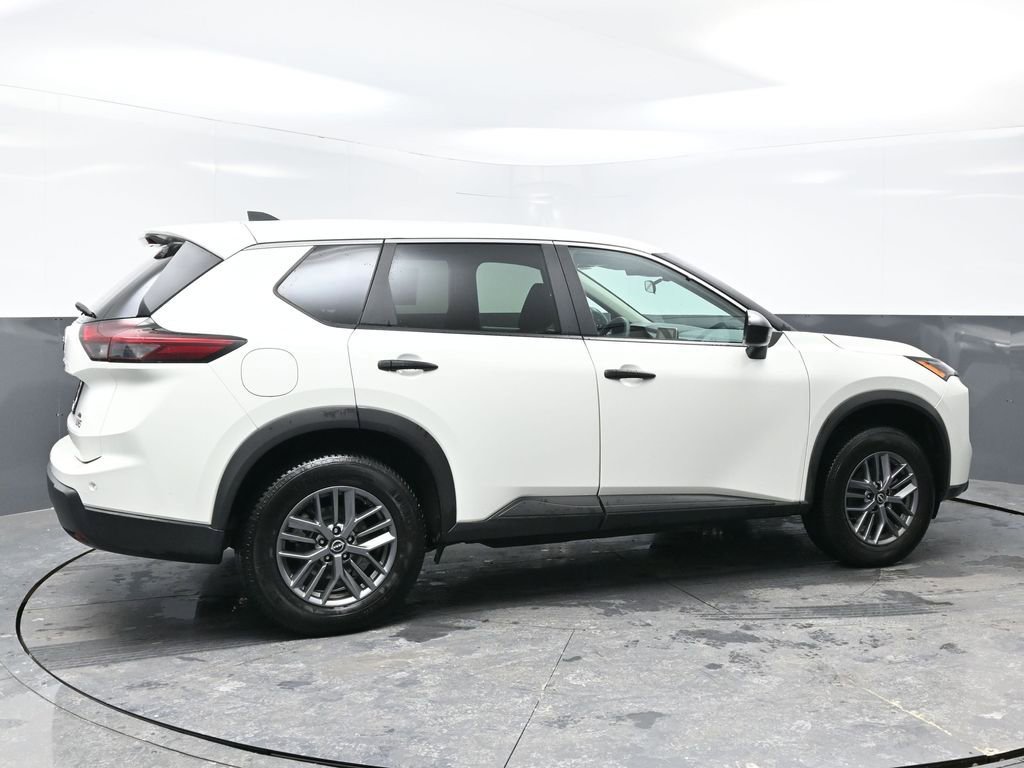 Used 2024 Nissan Rogue S image 3