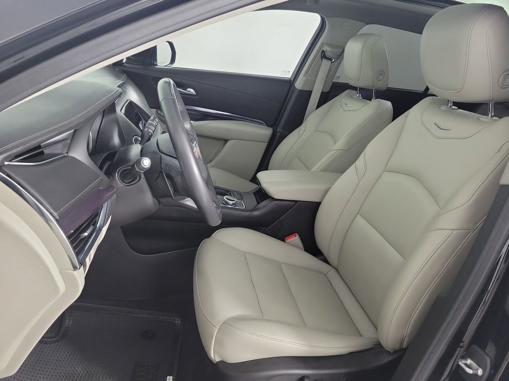 Certified 2023 Cadillac XT4 Luxury w/ Cold Weather Package image 16