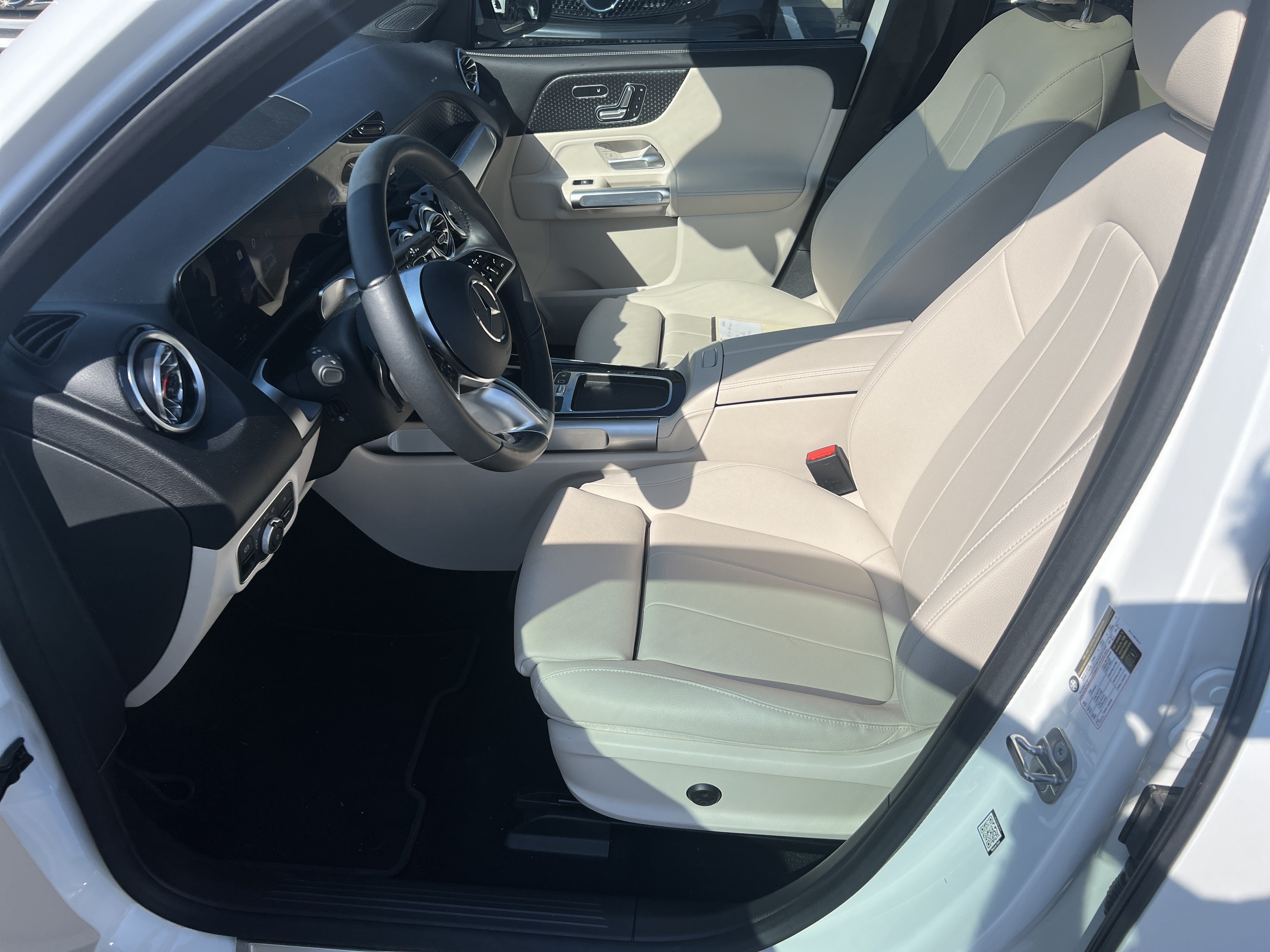 Certified 2025 Mercedes-Benz EQB 300 4MATIC image 14