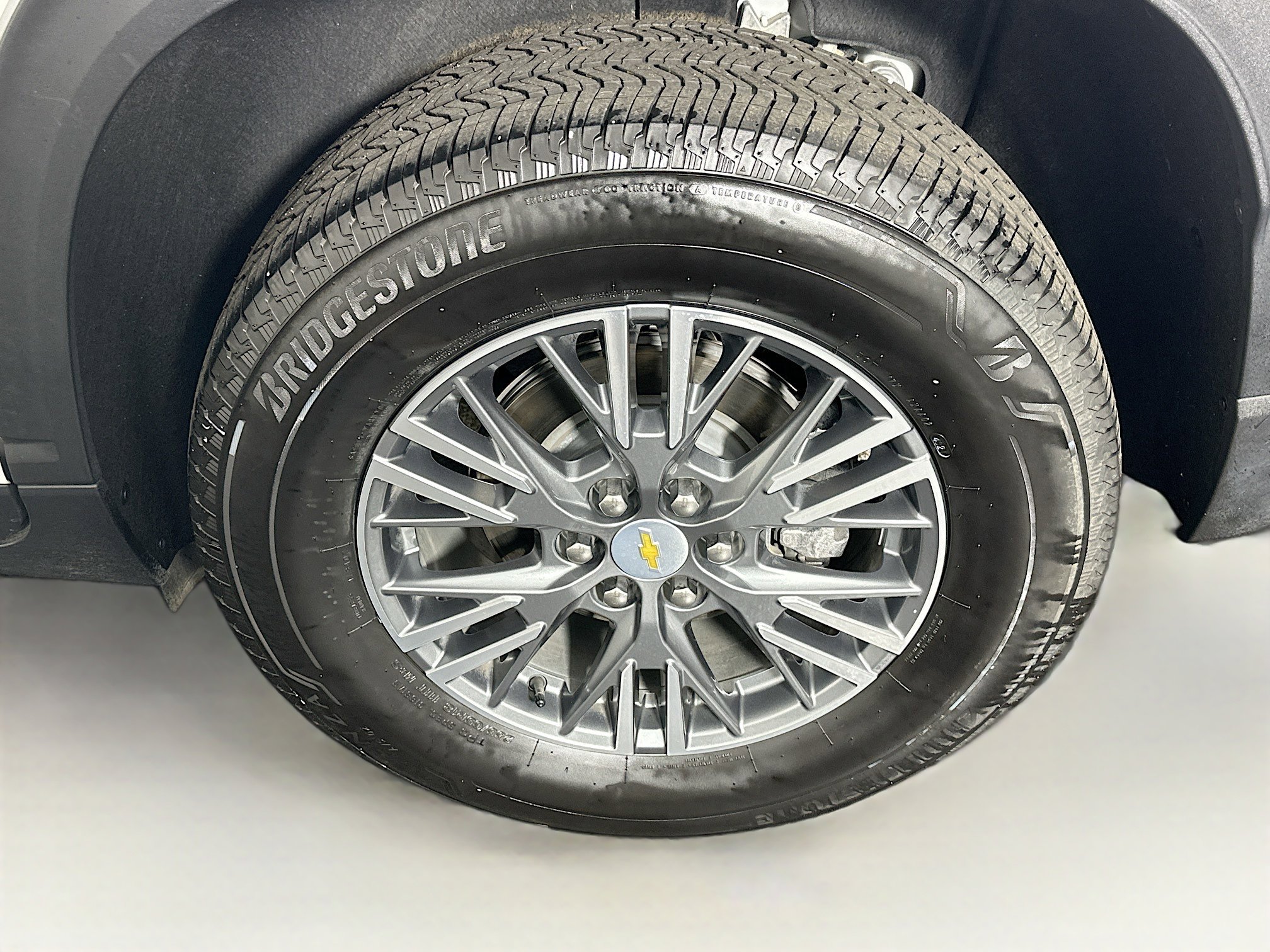 Used 2025 Chevrolet Traverse LT image 11