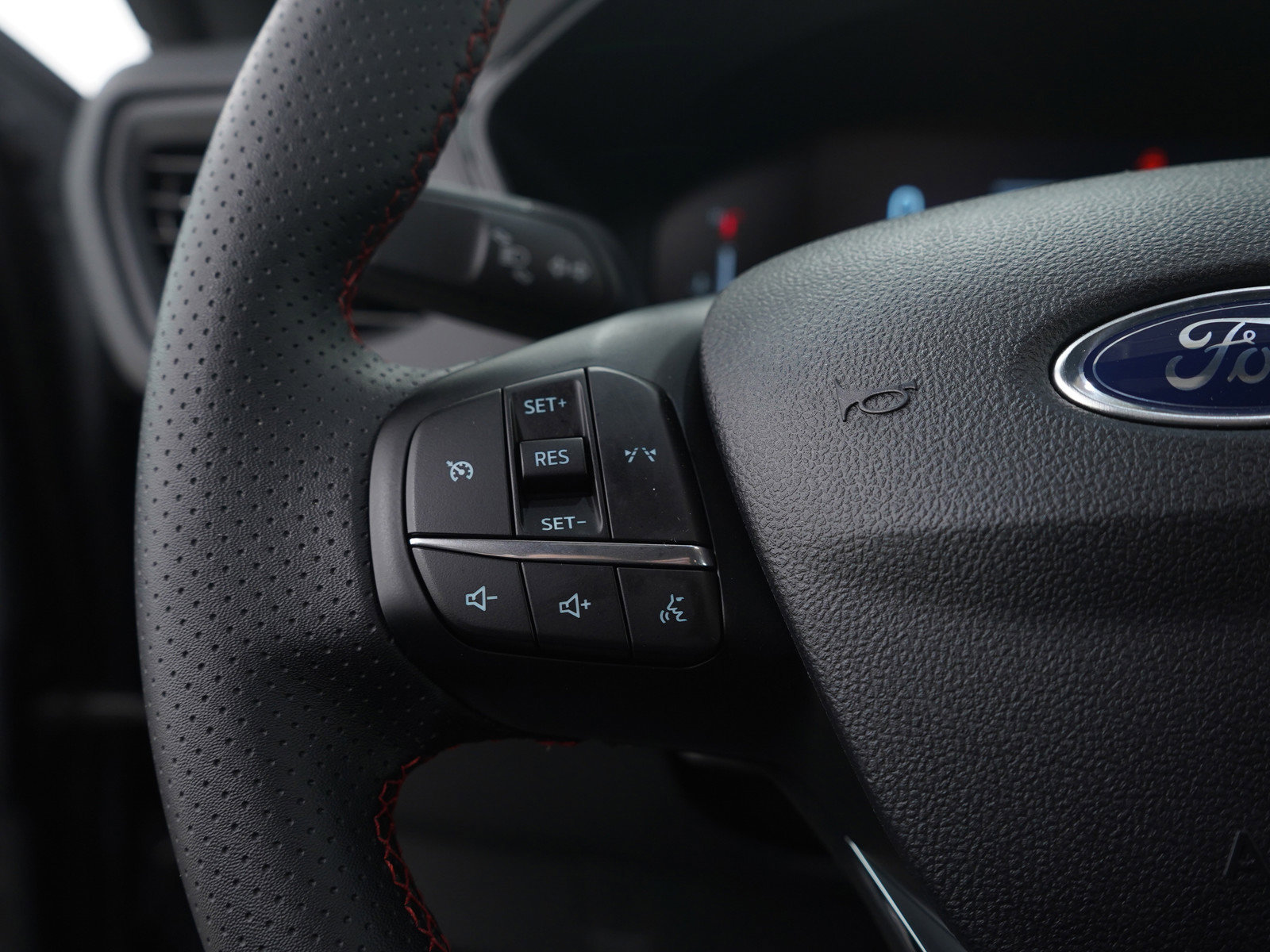 Used 2025 Ford Escape ST-Line image 27