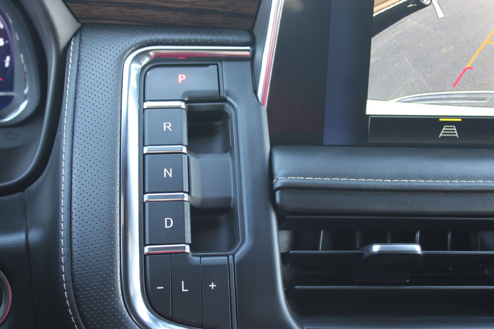 Used 2022 Chevrolet Tahoe Premier w/ Texas Edition AWD/4WD image 18