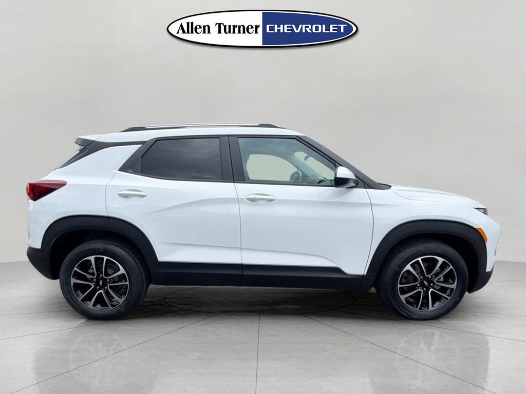 New 2026 Chevrolet TrailBlazer LT w/ LT Cold Weather Package FWD image 3