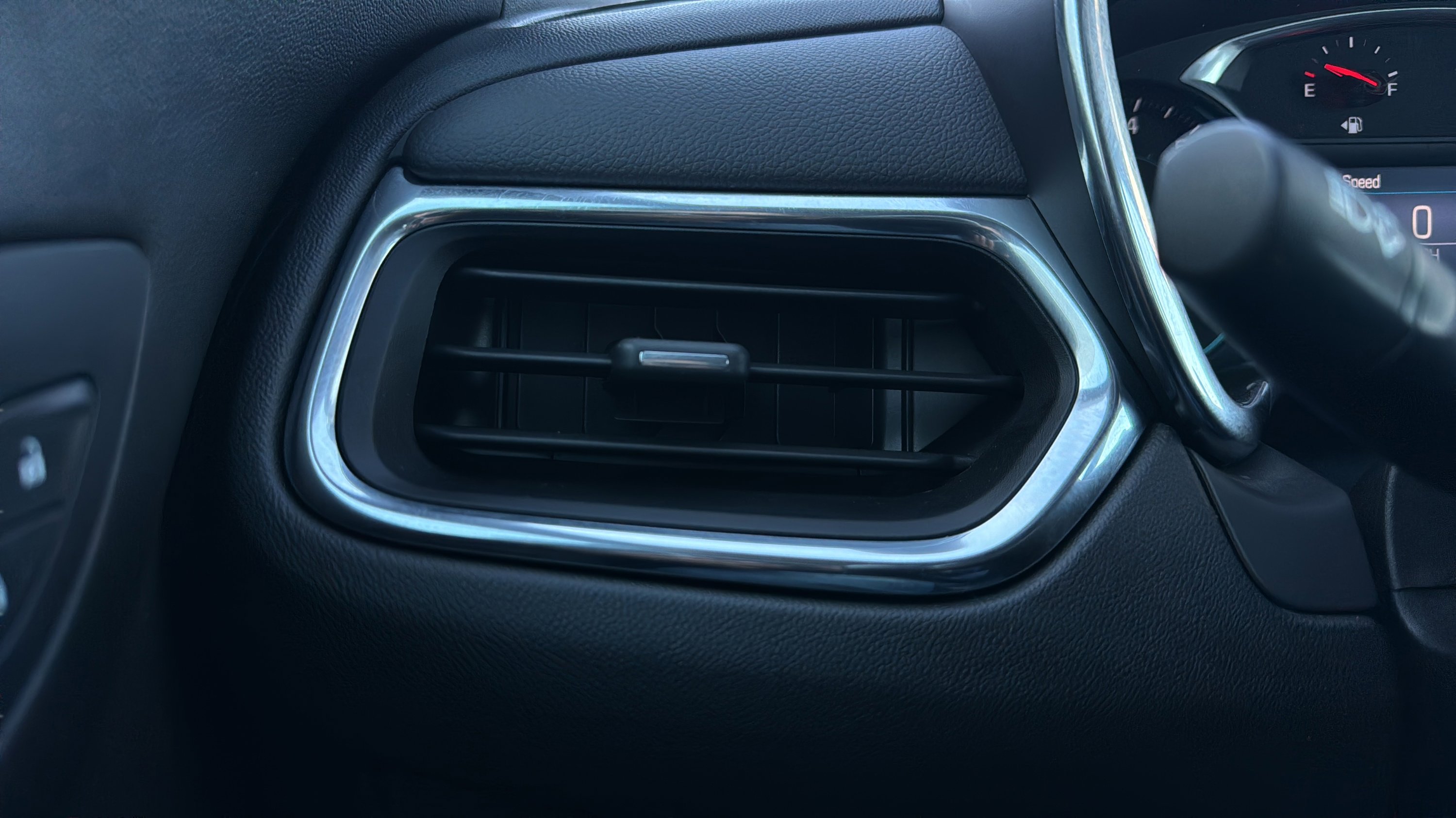 Used 2021 Chevrolet Equinox LT image 23