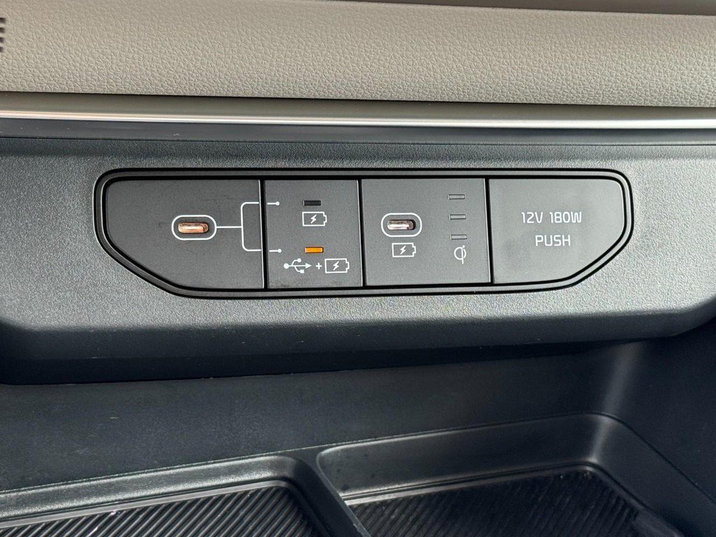 Used 2025 Kia Carnival EX FWD image 26