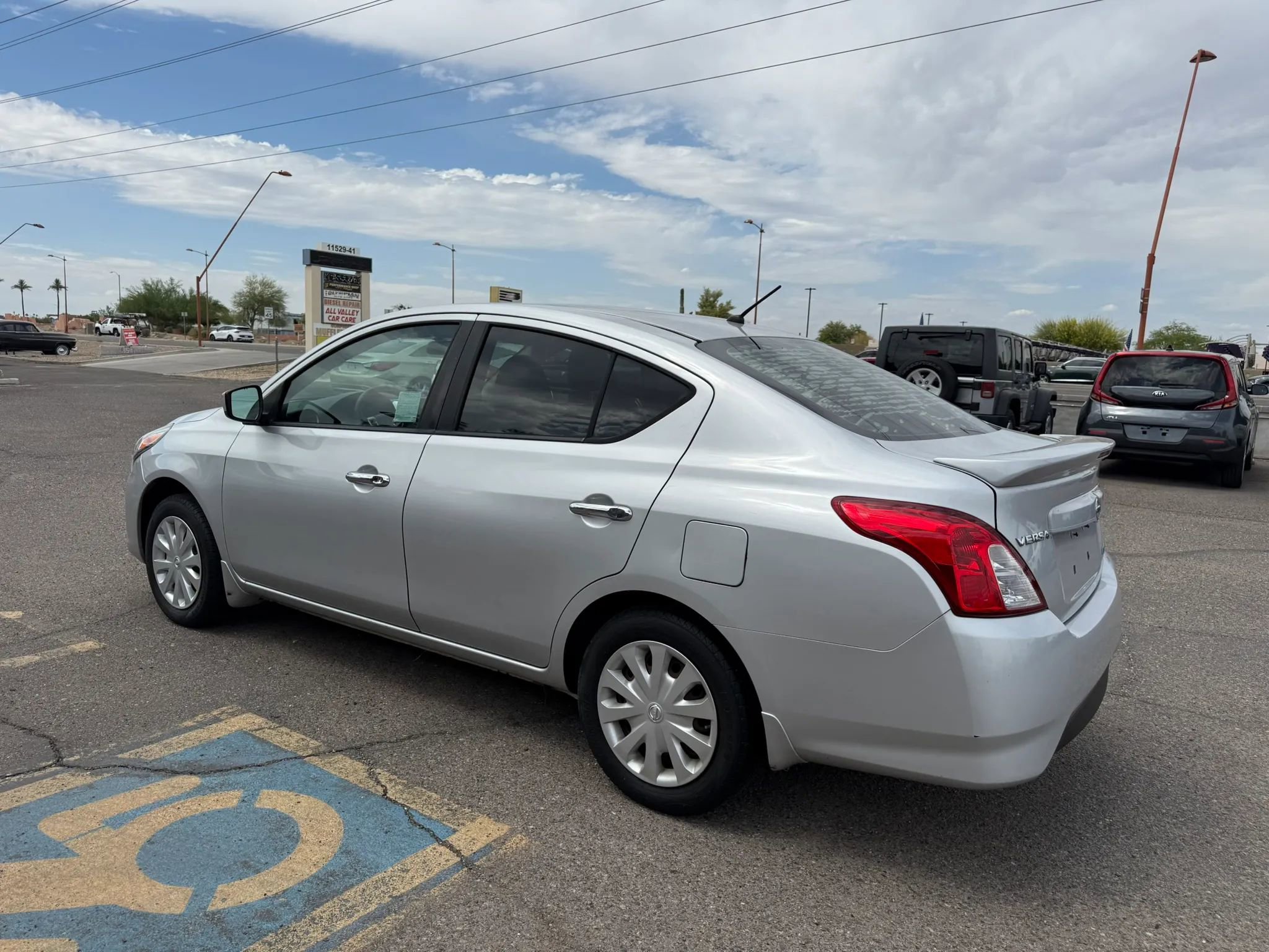 Used 2015 Nissan Versa SV image 7