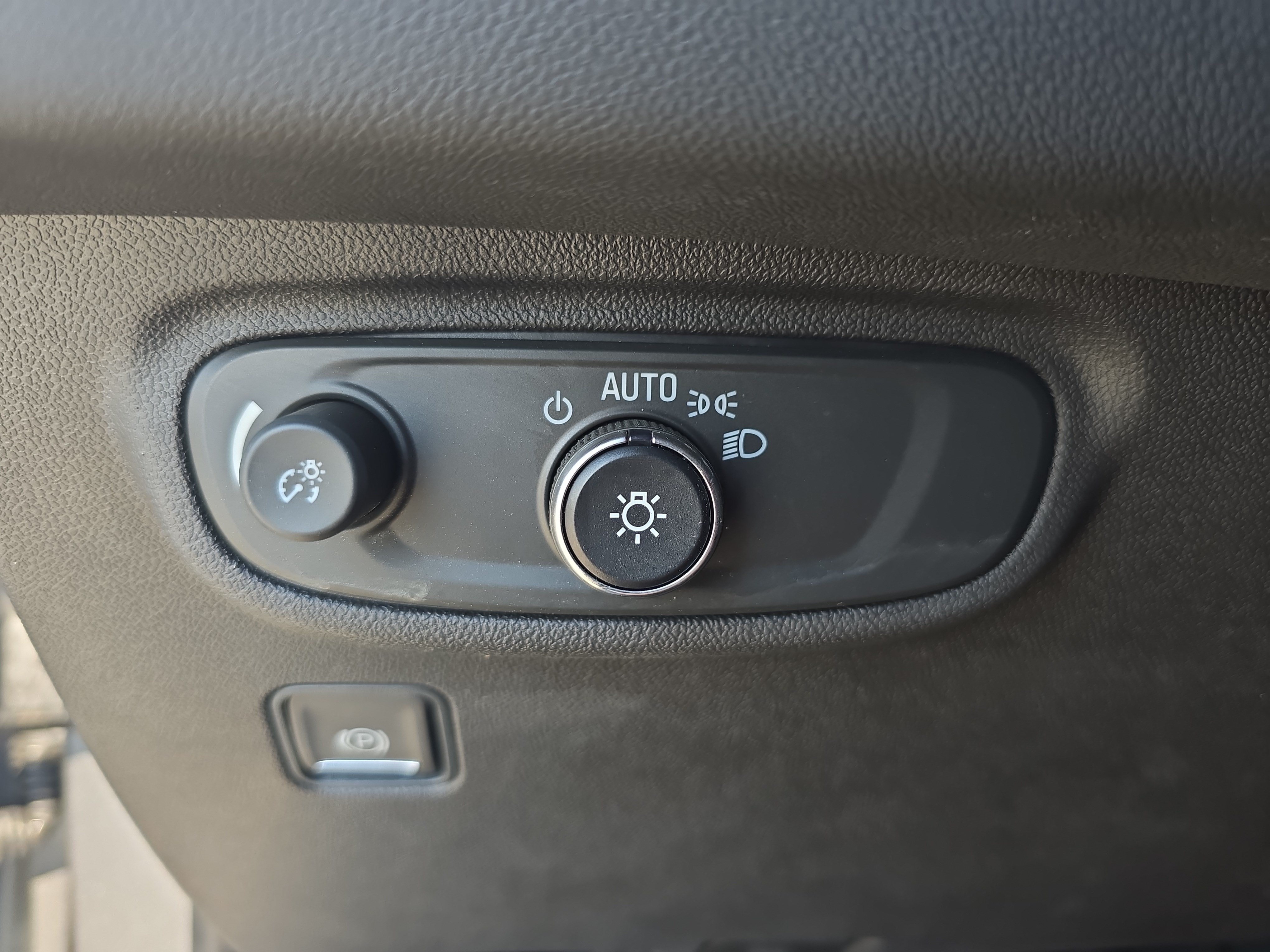 Used 2023 GMC Terrain SLE FWD image 24