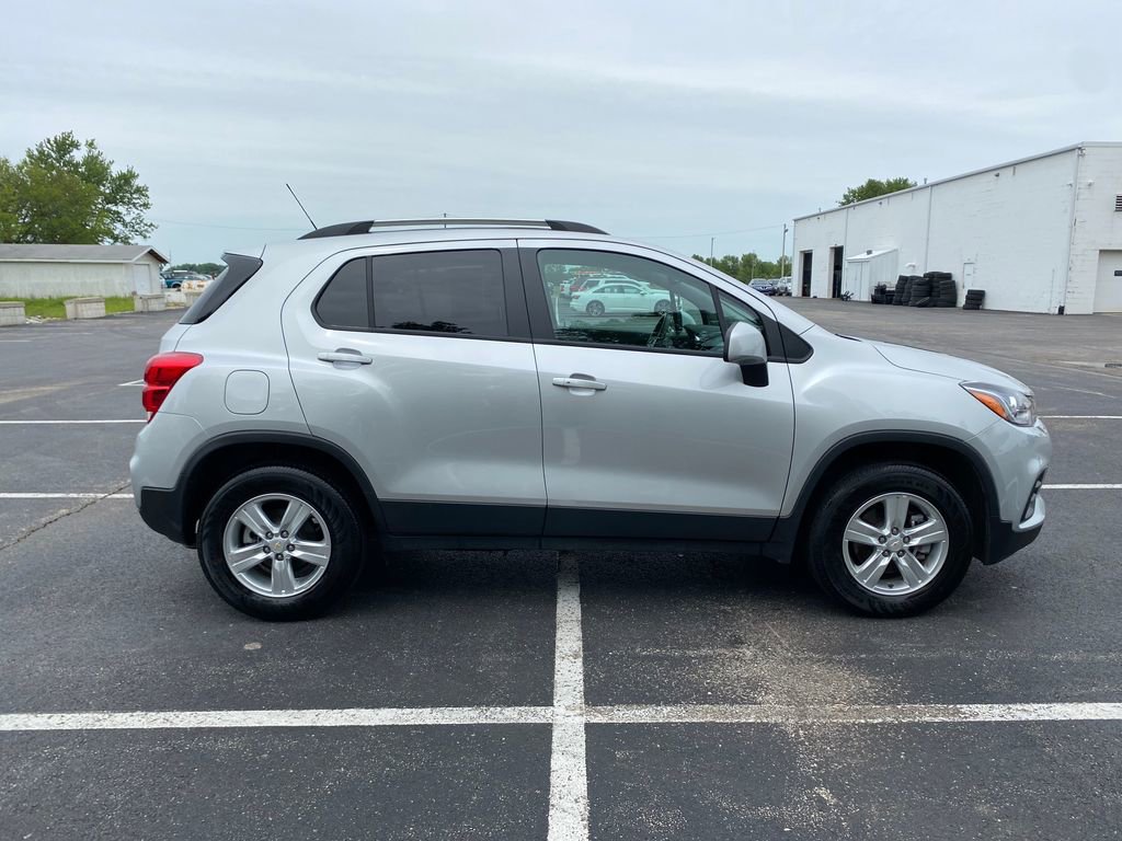 Used 2022 Chevrolet Trax LT w/ LT Convenience Package AWD/4WD image 8
