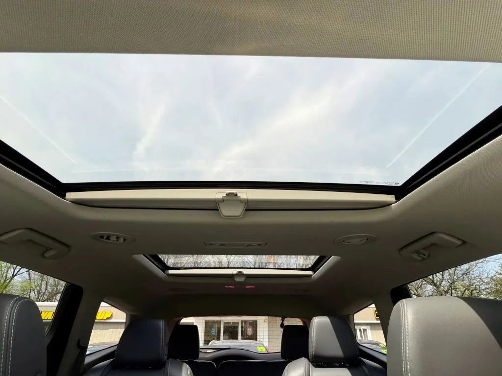 Used 2018 Buick Enclave Essence AWD/4WD image 25
