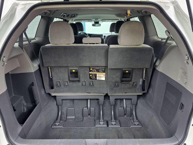Used 2019 Toyota Sienna LE w/ LE Preferred Package FWD image 53