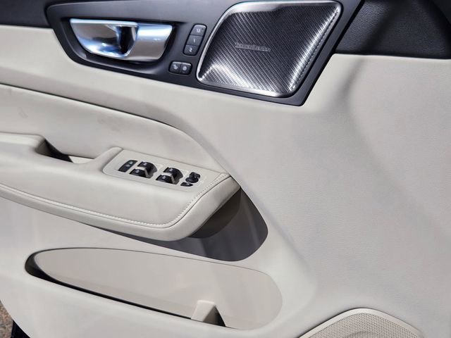 New 2026 Volvo XC60 T8 Ultra w/ Climate Package image 9