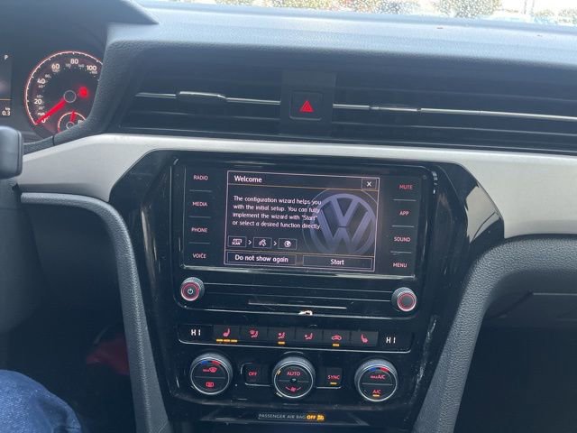 Used 2022 Volkswagen Passat 2.0T SE image 21