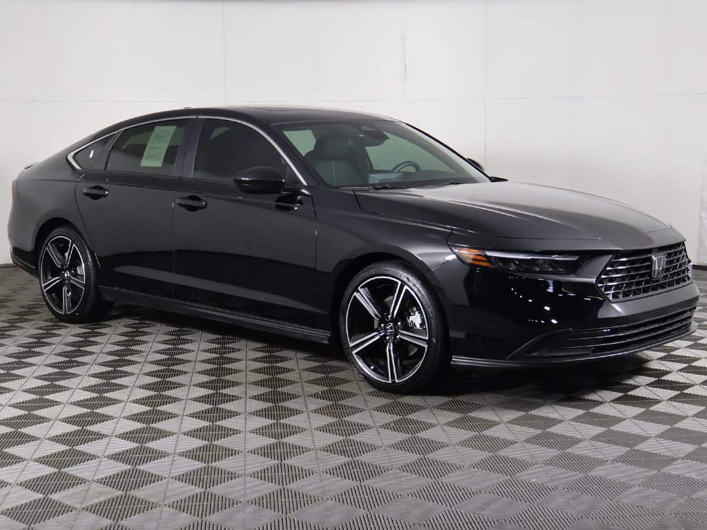 Used 2025 Honda Accord Sport image 2