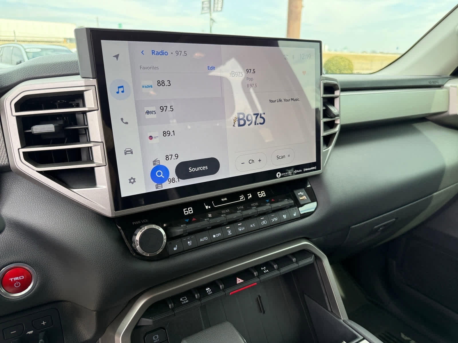 Used 2023 Toyota Sequoia Limited image 16