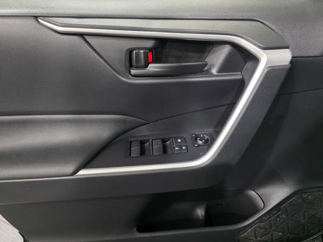 Used 2025 Toyota RAV4 LE AWD/4WD image 10