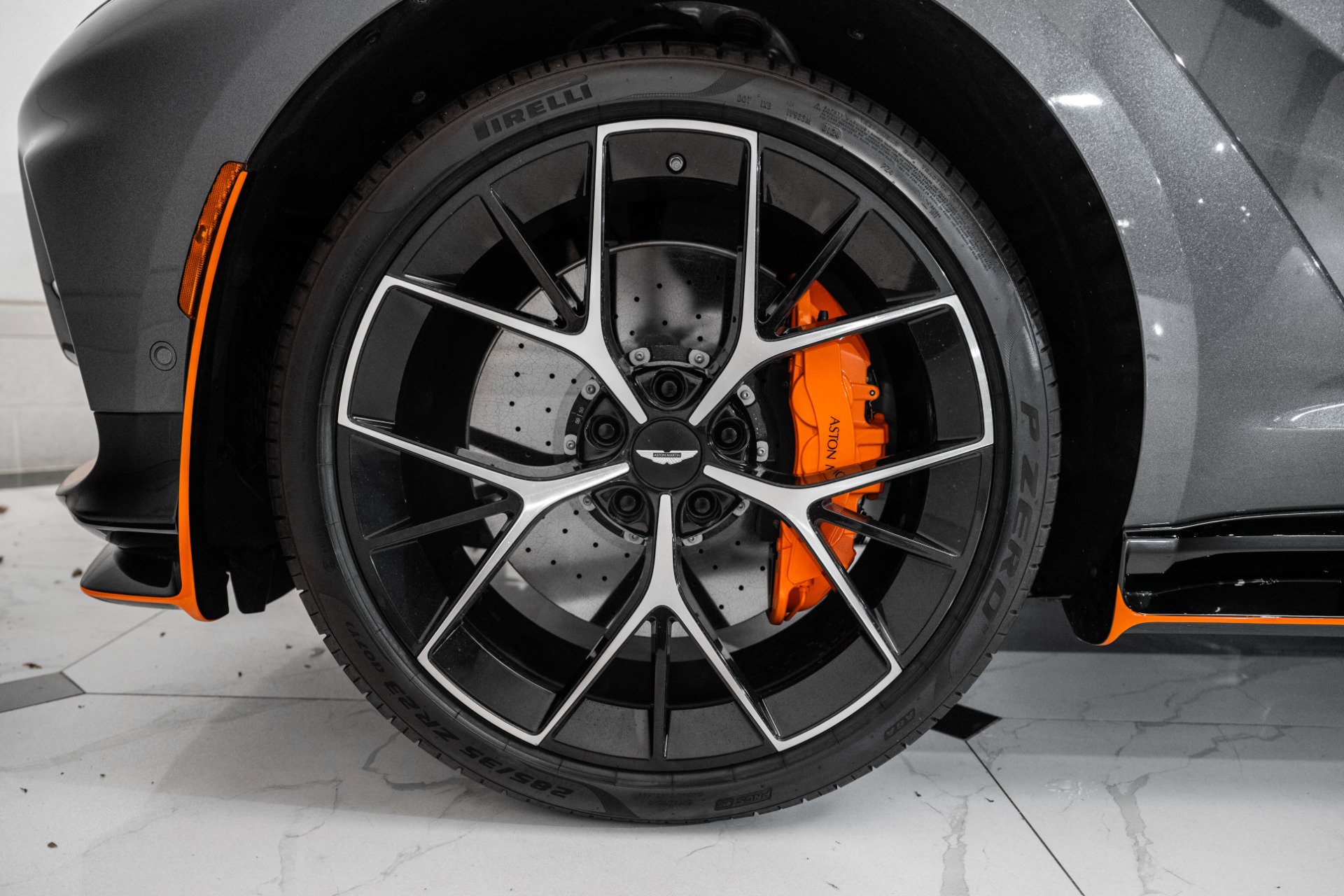 Used 2025 Aston Martin DBX 707 image 4