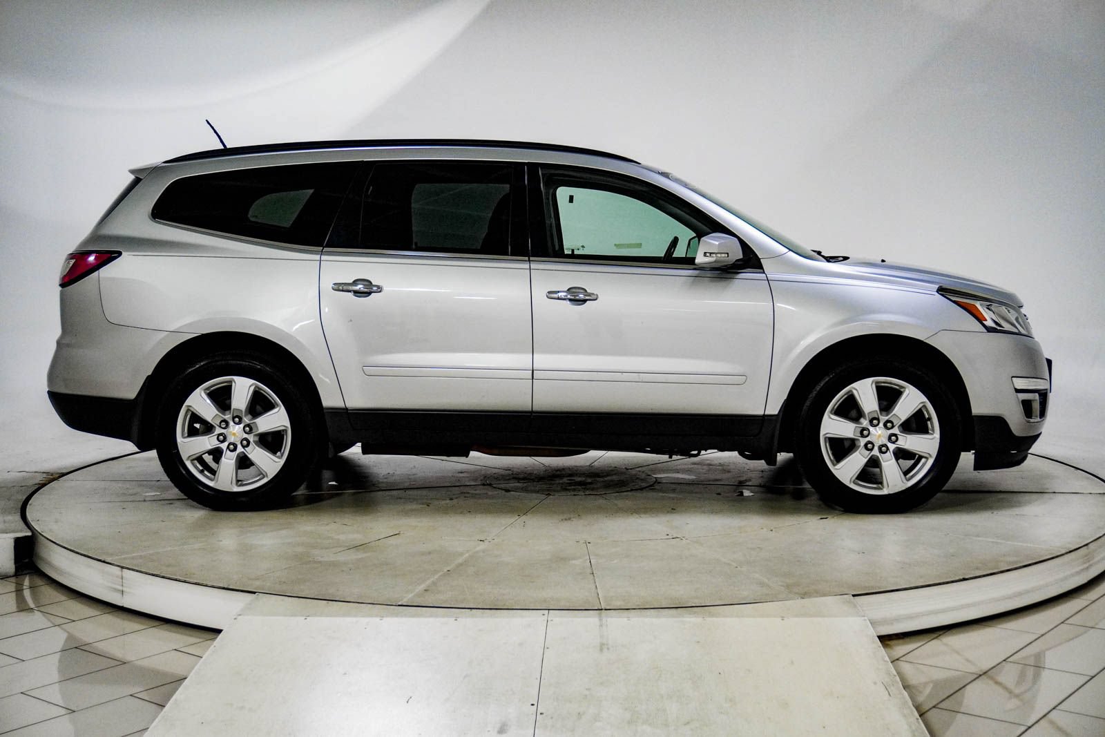 Used 2017 Chevrolet Traverse LT w/ Style and Technology Package AWD/4WD image 11