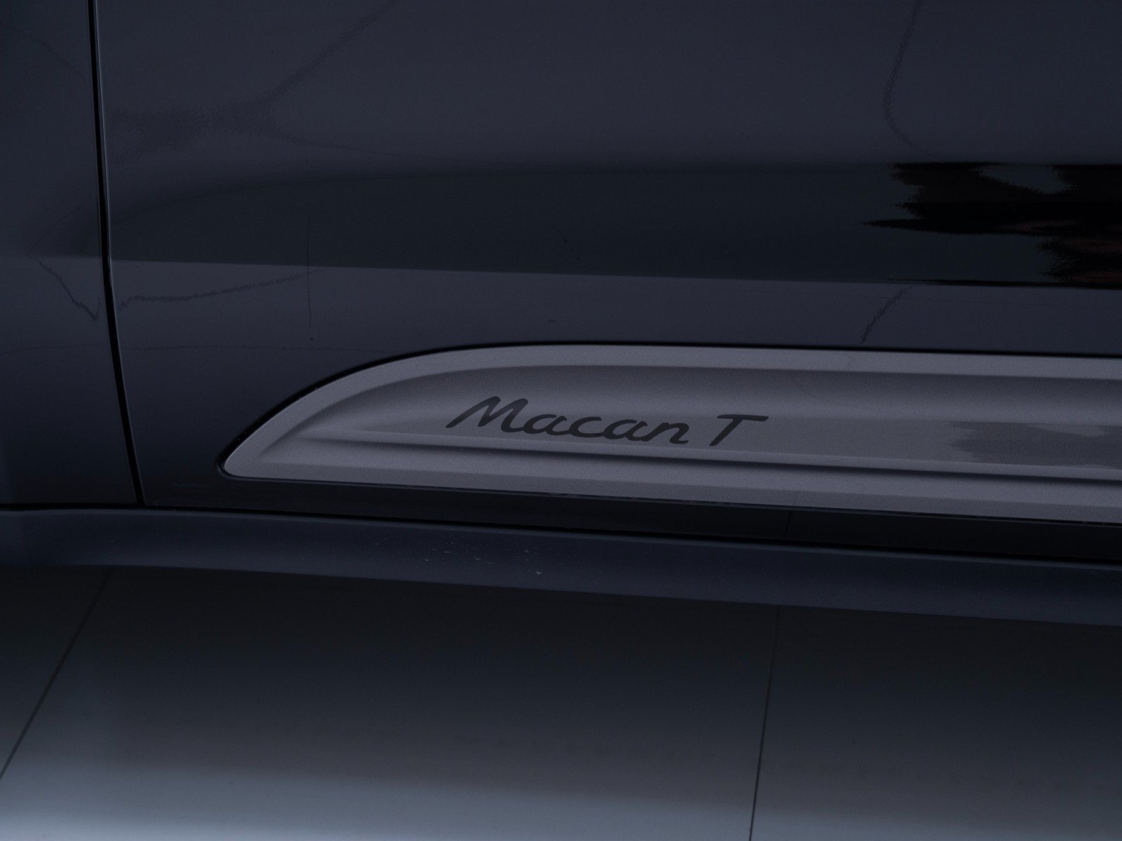 Certified 2026 Porsche Macan Turbo AWD/4WD image 13