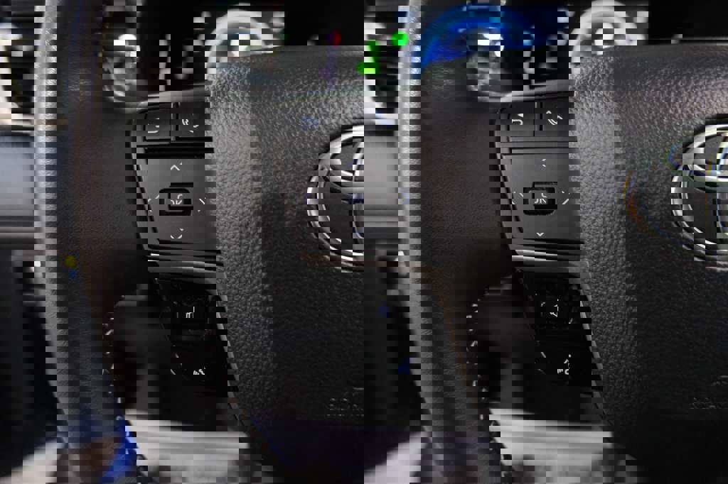 Used 2025 Toyota Camry SE image 36