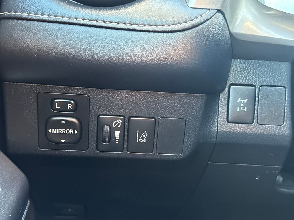 Used 2017 Toyota RAV4 XLE image 32