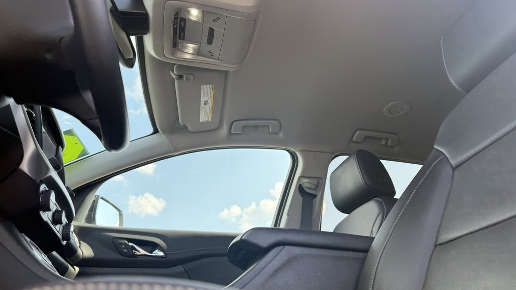 Used 2023 GMC Acadia SLT w/ Elevation Edition image 12