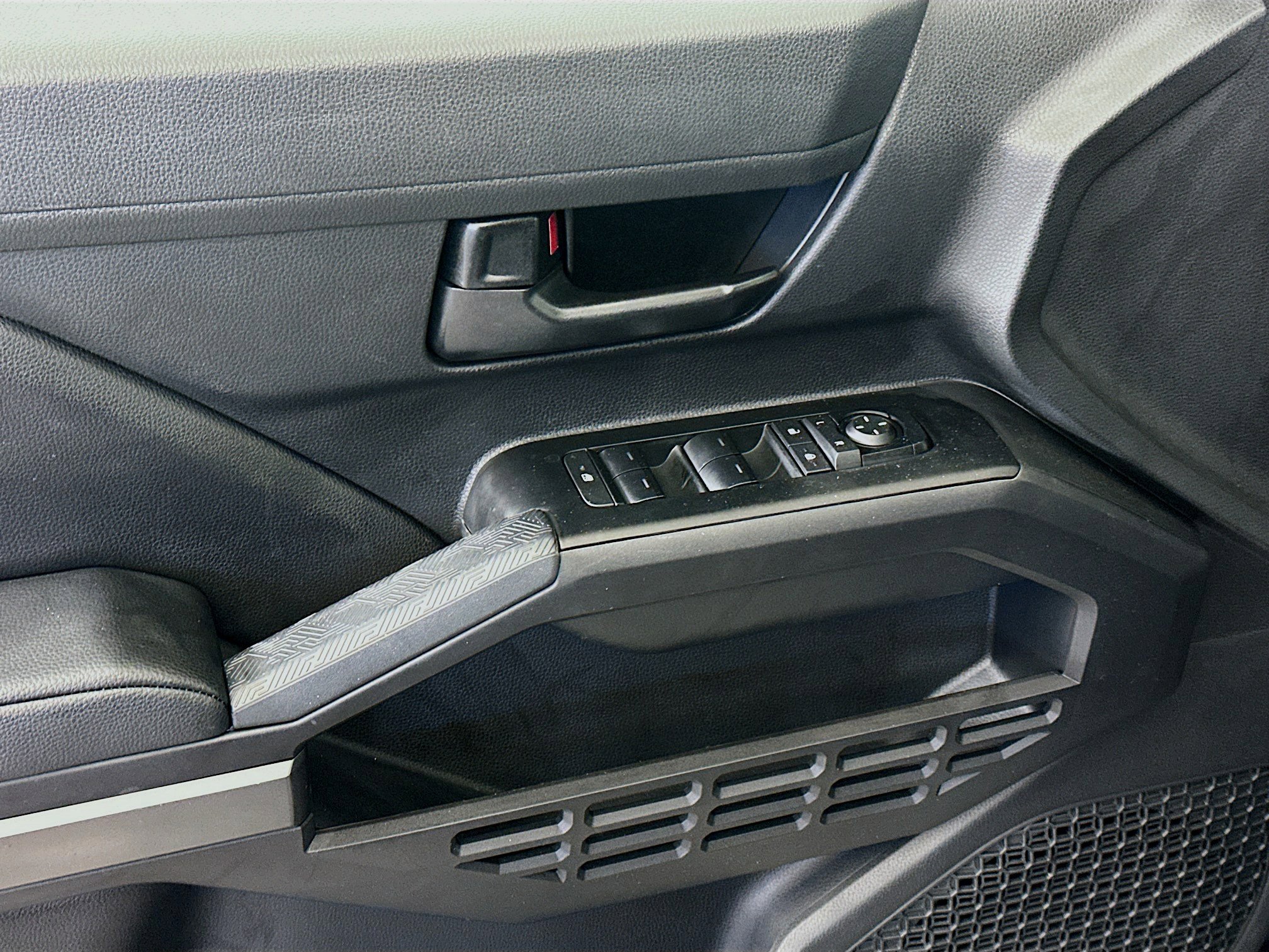 Used 2025 Toyota Tacoma SR5 image 15