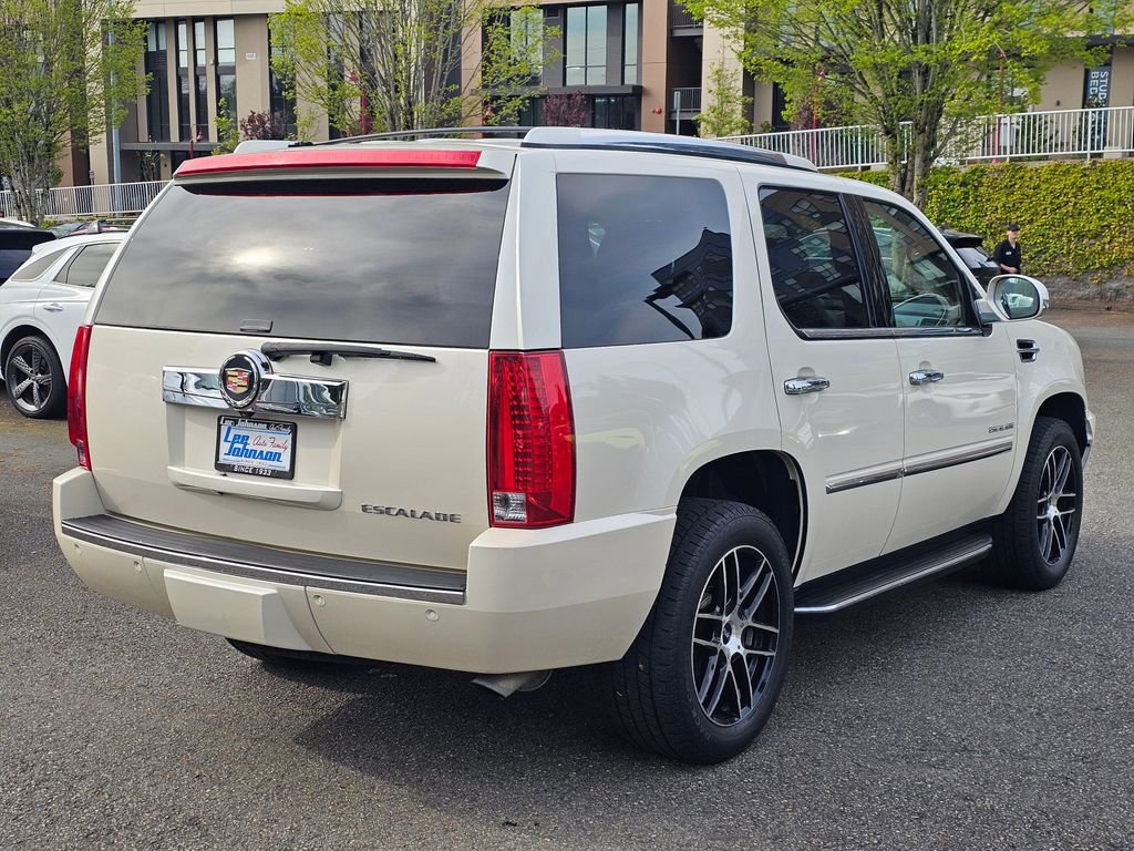 Used 2013 Cadillac Escalade Luxury AWD/4WD image 5