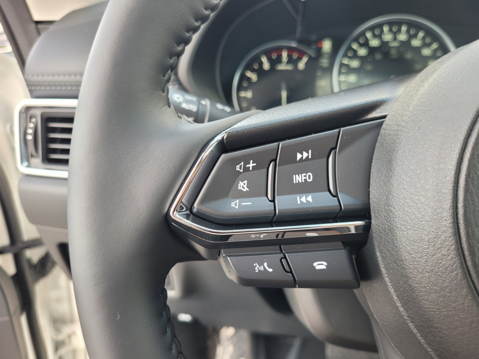 New 2025 MAZDA CX-5 AWD 2.5 S w/ Premium Plus Pkg image 31