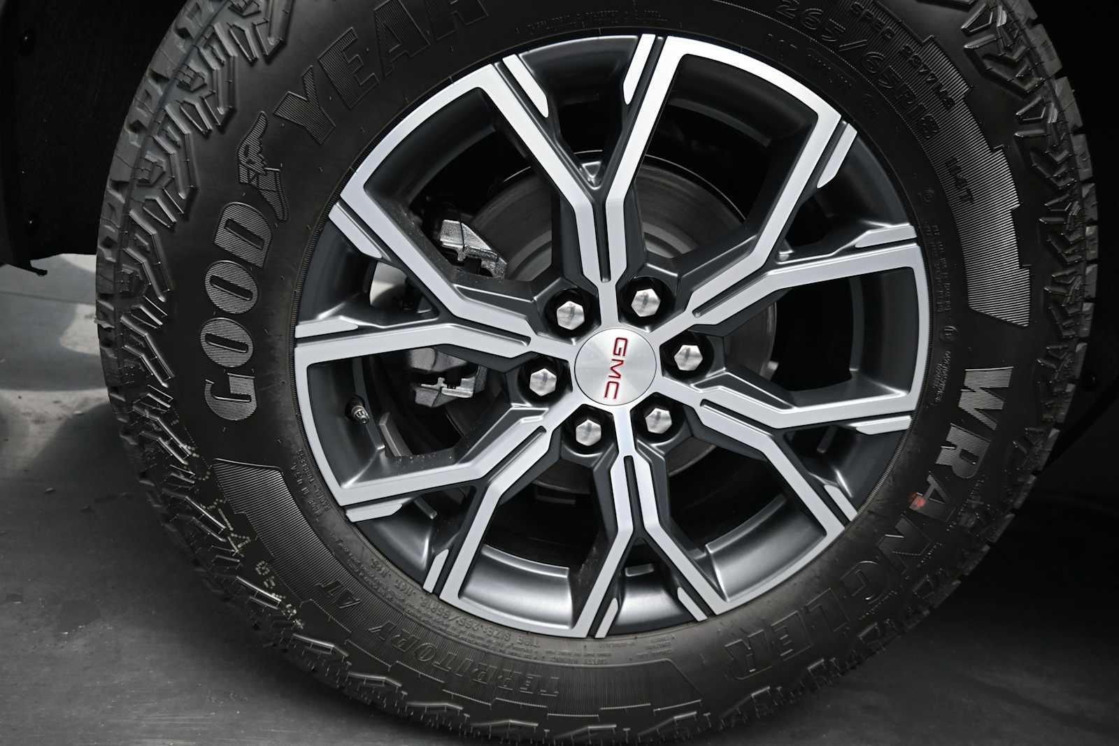 New 2026 GMC Acadia AT4 w/ Luxury Package AWD/4WD image 11