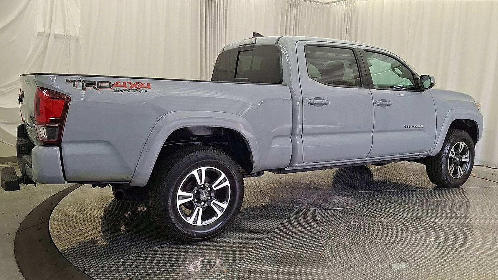 Certified 2019 Toyota Tacoma TRD Sport AWD/4WD image 6