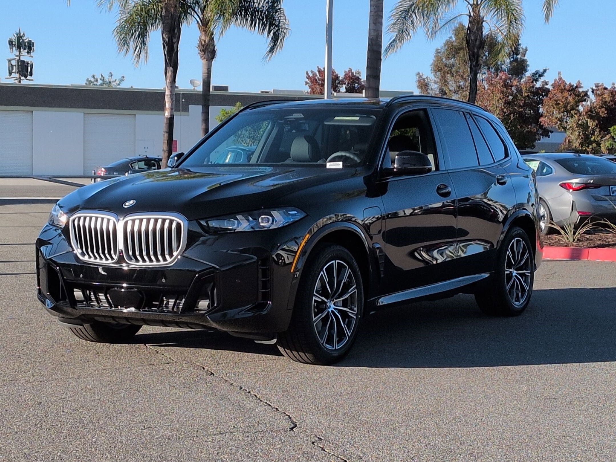 New 2026 BMW X5 xDrive50e image 5