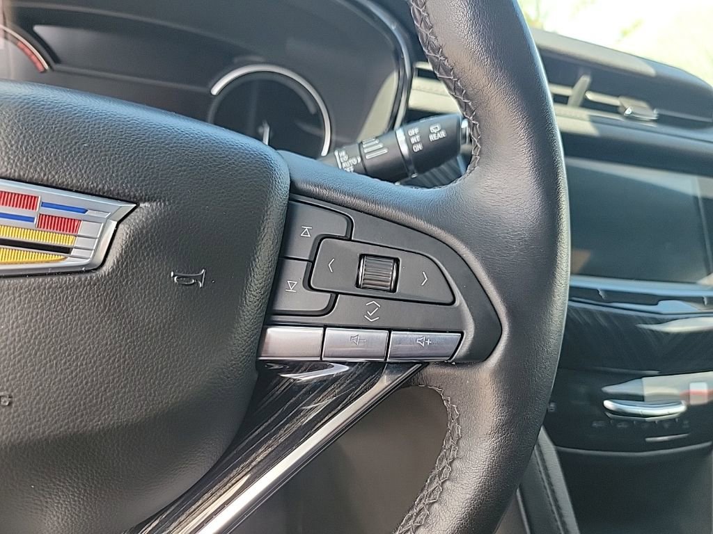 Used 2025 Cadillac XT6 Premium Luxury FWD image 25