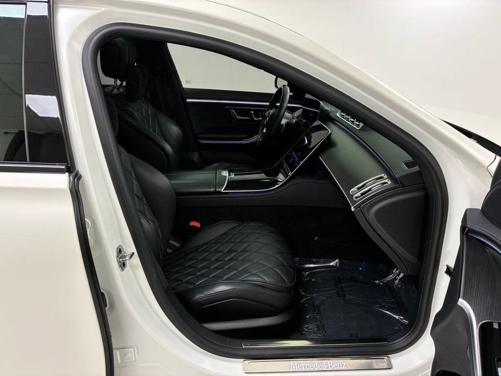 Used 2022 Mercedes-Benz S 580 4MATIC Sedan w/ AMG Line Package image 14