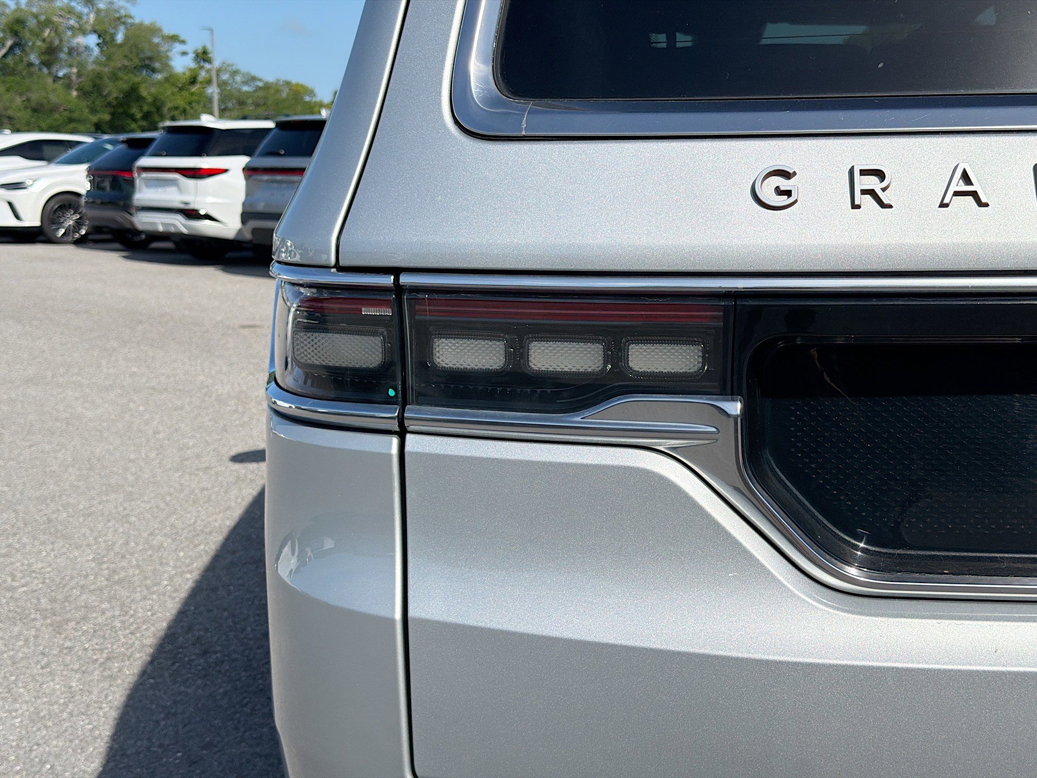 Used 2024 Jeep Grand Wagoneer L Series III image 10