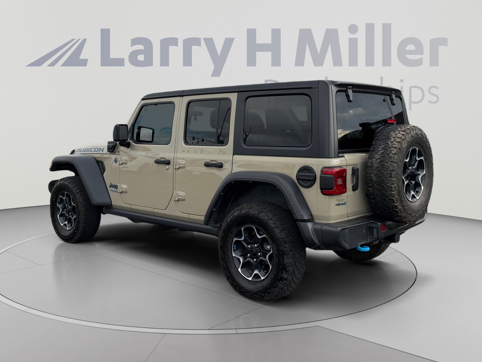 Used 2022 Jeep Wrangler Unlimited Rubicon 4xe w/ Cold Weather Group AWD/4WD image 3