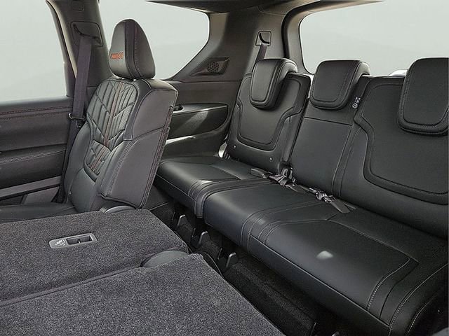 Used 2025 Nissan Armada PRO-4X image 11