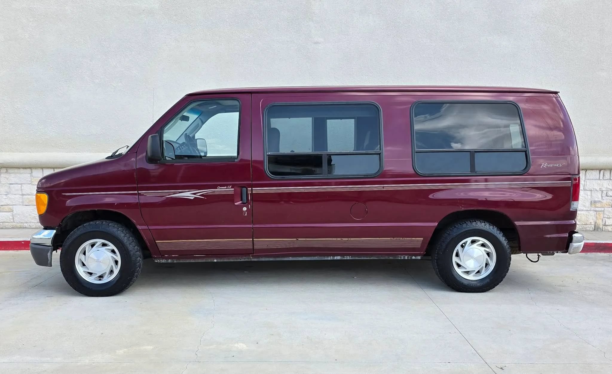 Used 2003 Ford E-150 and Econoline 150 RWD image 6